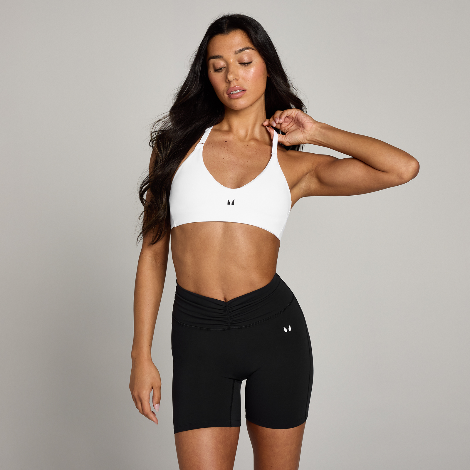 Damski stanik sportowy z dekoltem typu halter z kolekcji Tempo MP – biały - XXL