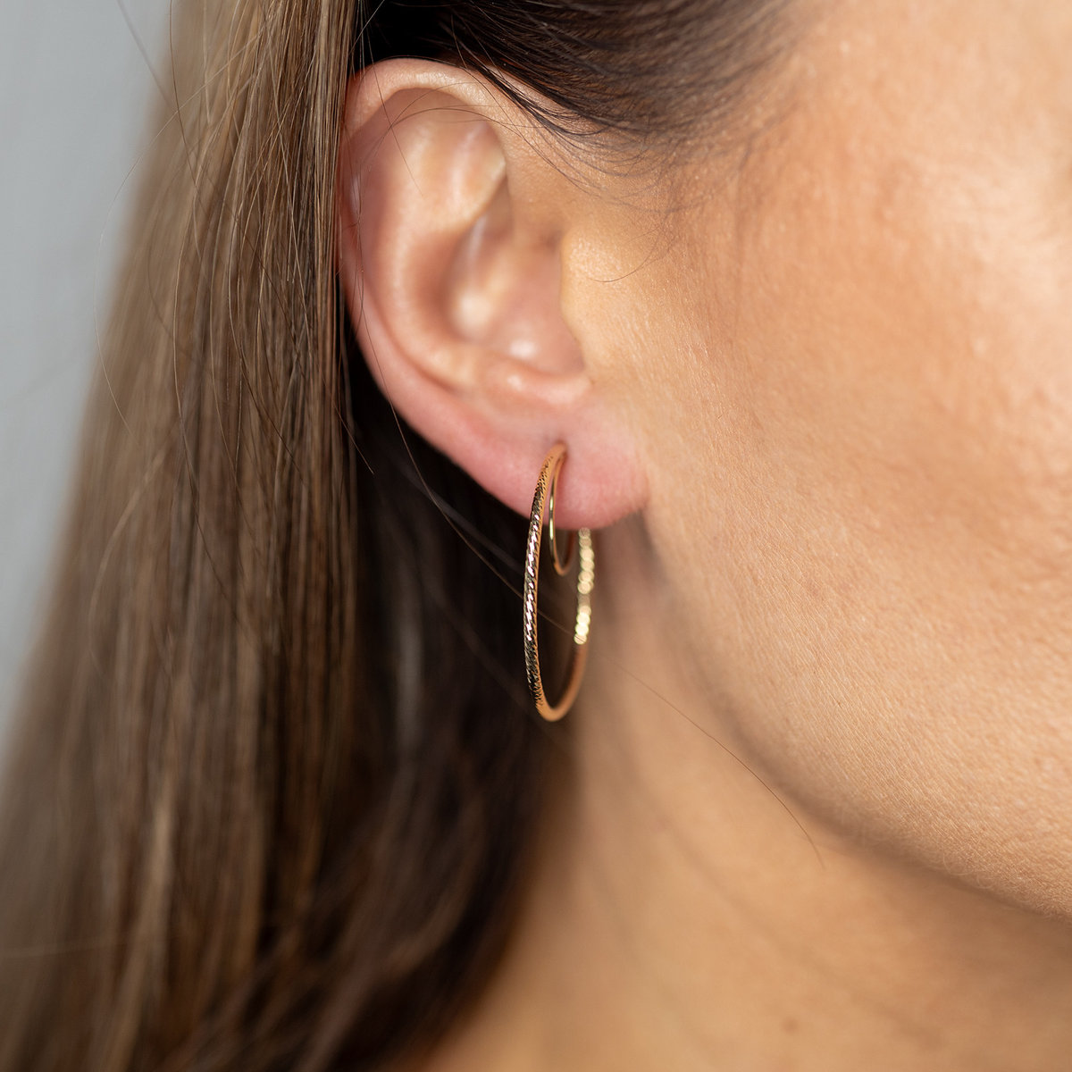 Złote kolczyki 585 Zdobione koła prezent