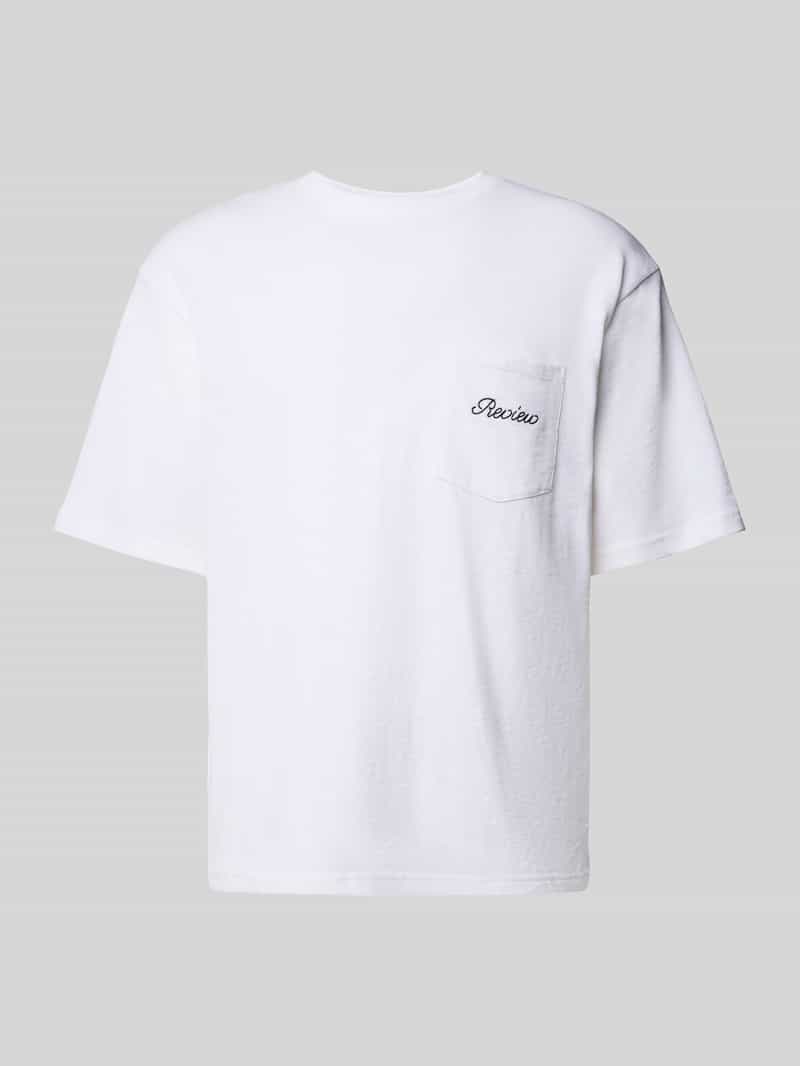 T-shirt z kieszenią na piersi i wyhaftowanym logo