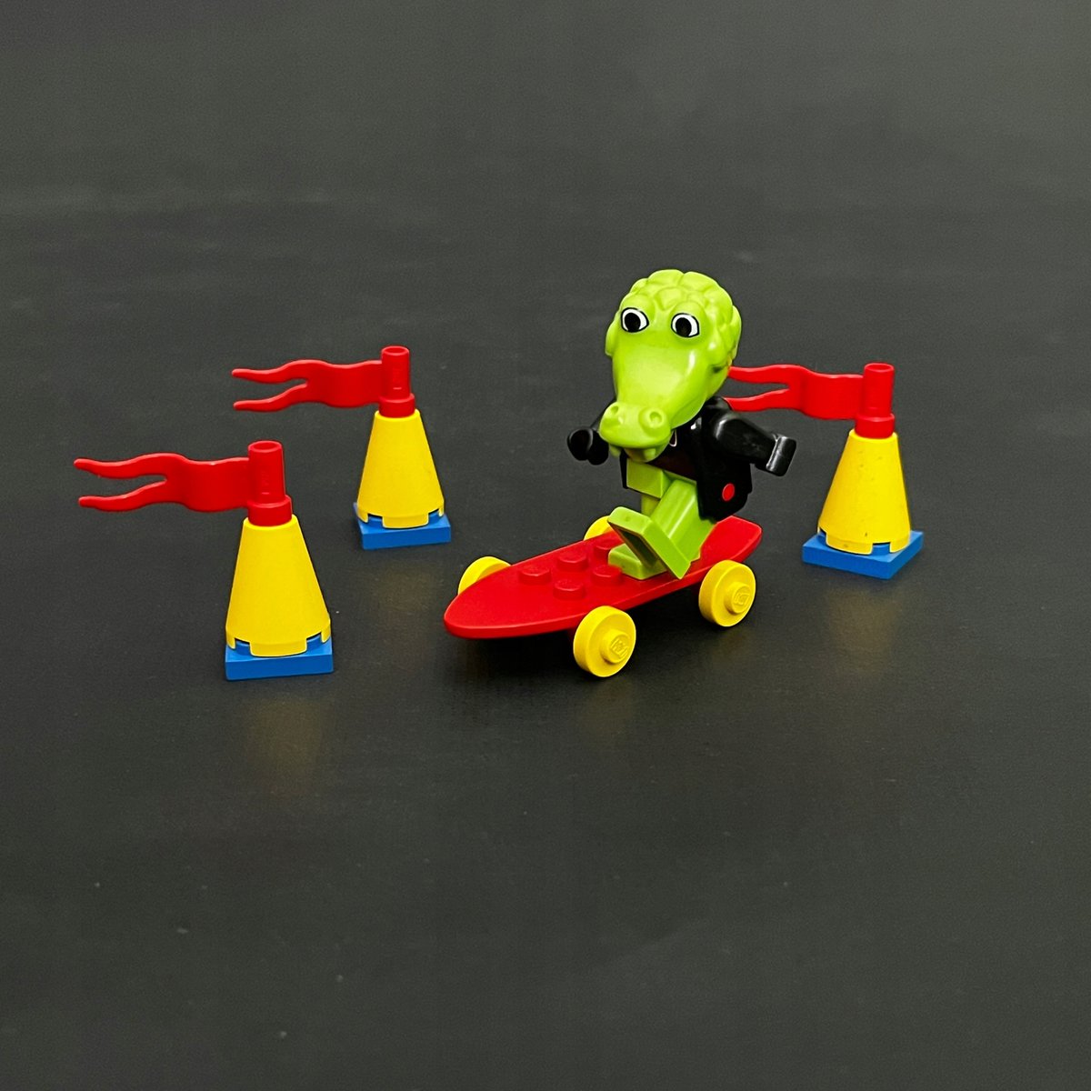 3721 LEGO Krokodyl z deskorolką