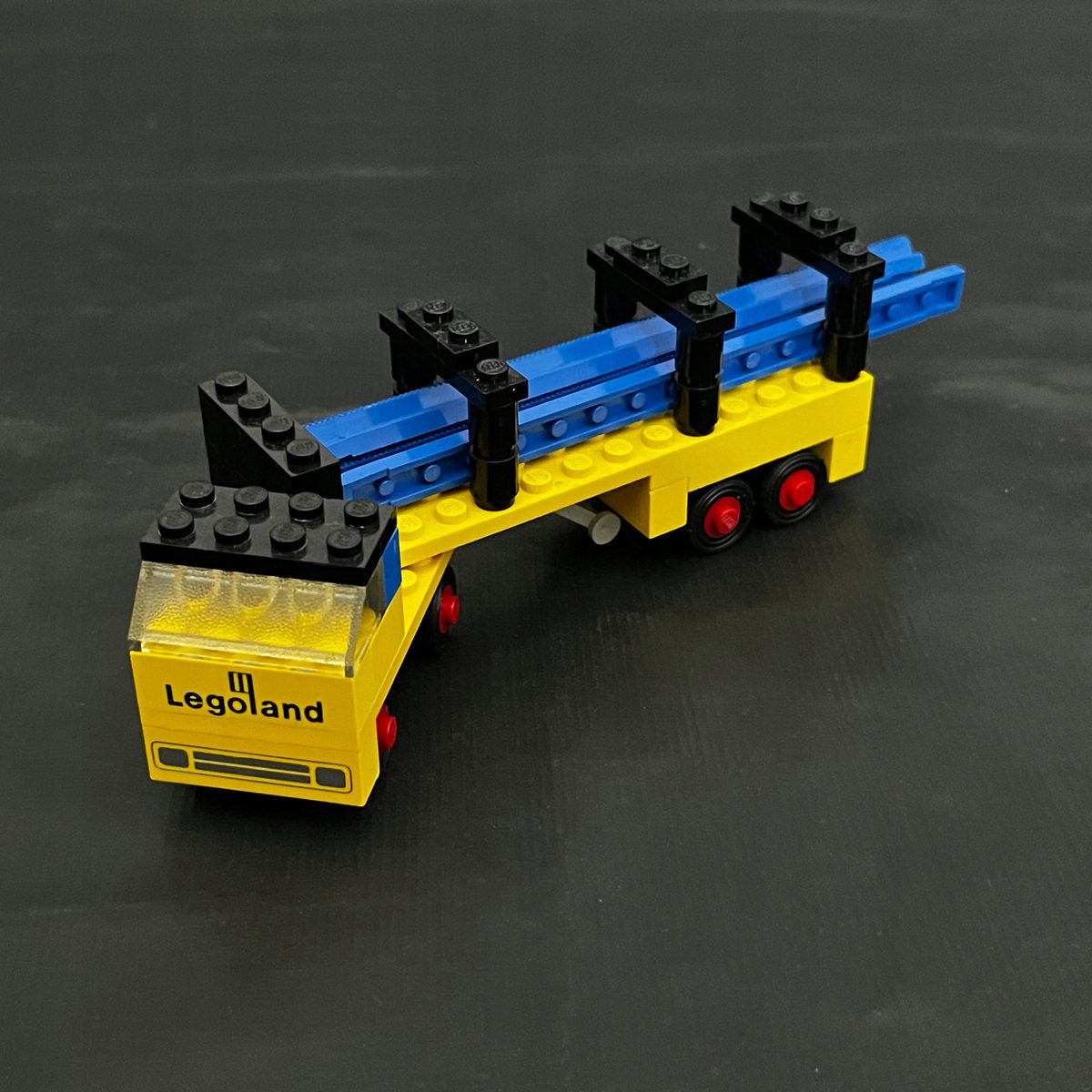 647 LEGO Ciężarówka z szynami