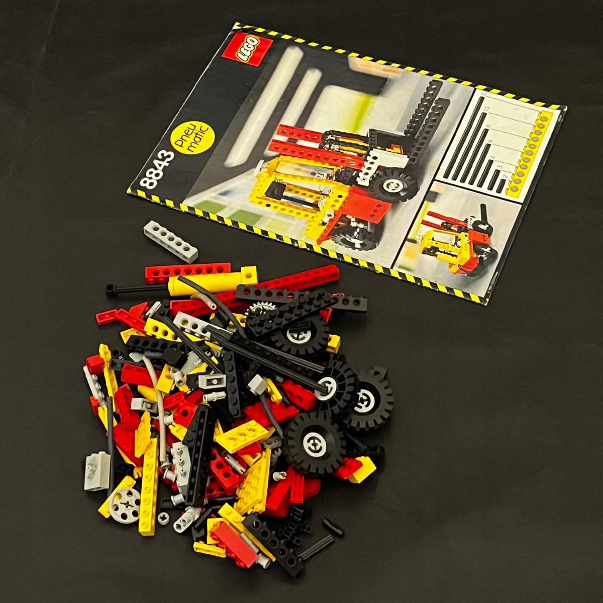 8843 LEGO Wózek widłowy