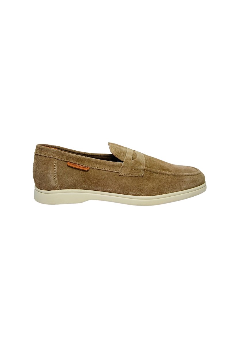Scarpe Uomo Ambitious Mocassino estivo in camoscio. Calzata standard.