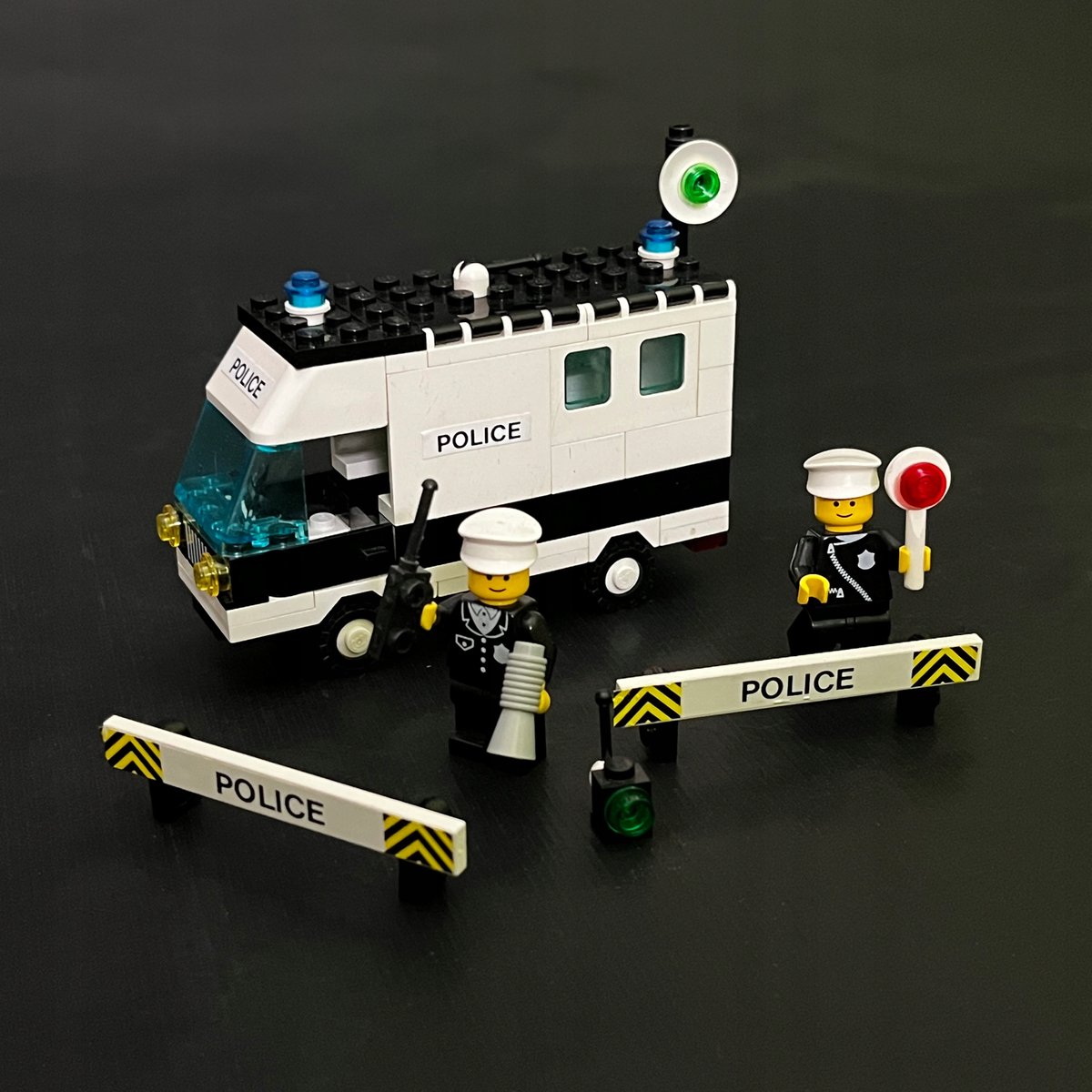 6676 LEGO Policyjny samochód dowodzenia