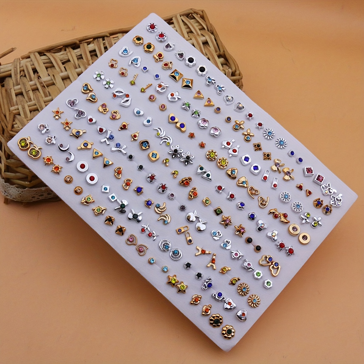 TEMU 100 par losowo zestawowanych maﾅＺch naszyjnikﾃｳw z plastiku