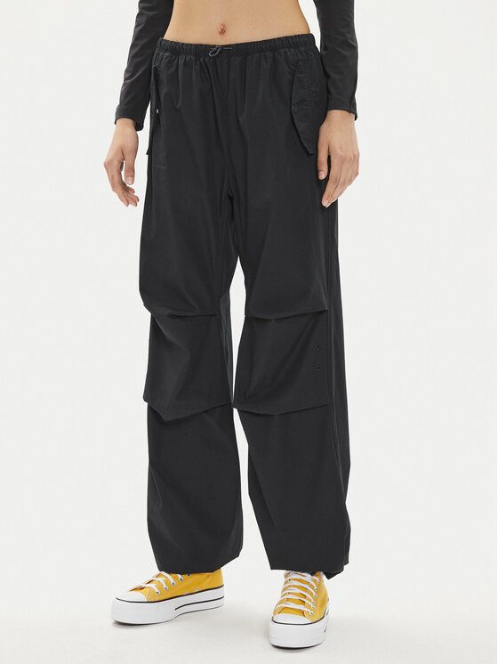 Converse Spodnie materiałowe W Parachute Pant 10026399-A01 Czarny Loose Fit