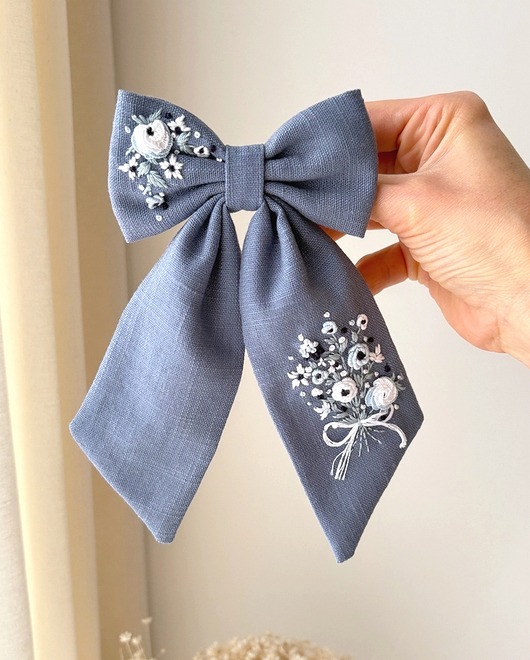 HAFTOWANA Spinka do włosów kokarda niebieska