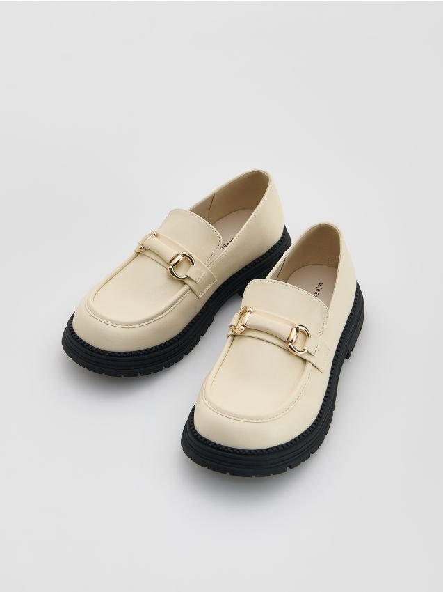 Reserved - Loafersy z imitacji skóry - kremowy