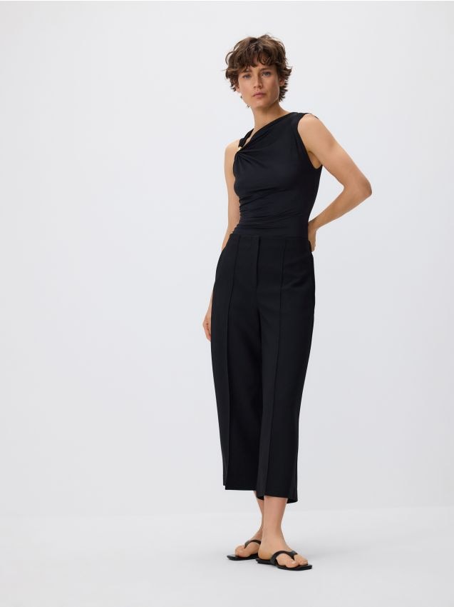 Reserved - Spodnie culotte z kantem - czarny