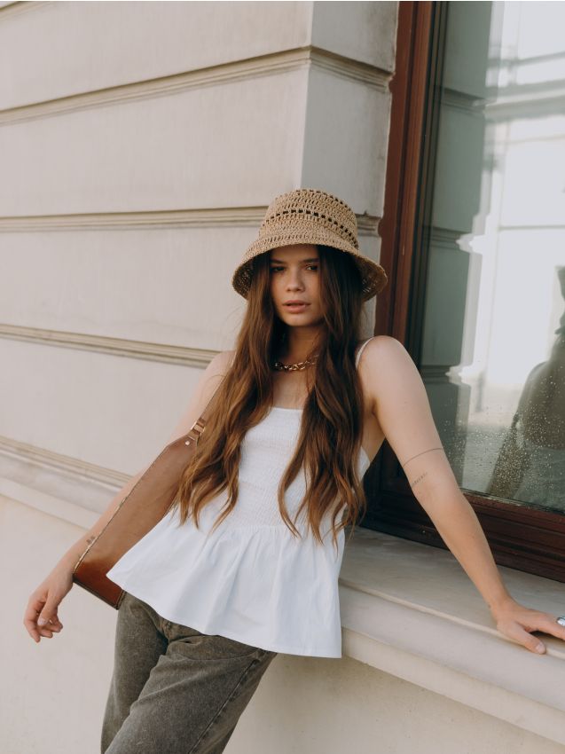 Reserved - Top z baskinką - biały