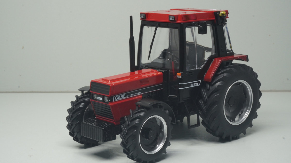 Metalowy model traktora Case IH 845 XL Replicagri 1:32 REPLICAGRI