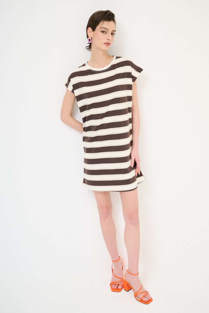 Prosta sukienka oversize w paski - czekoladowy S/M