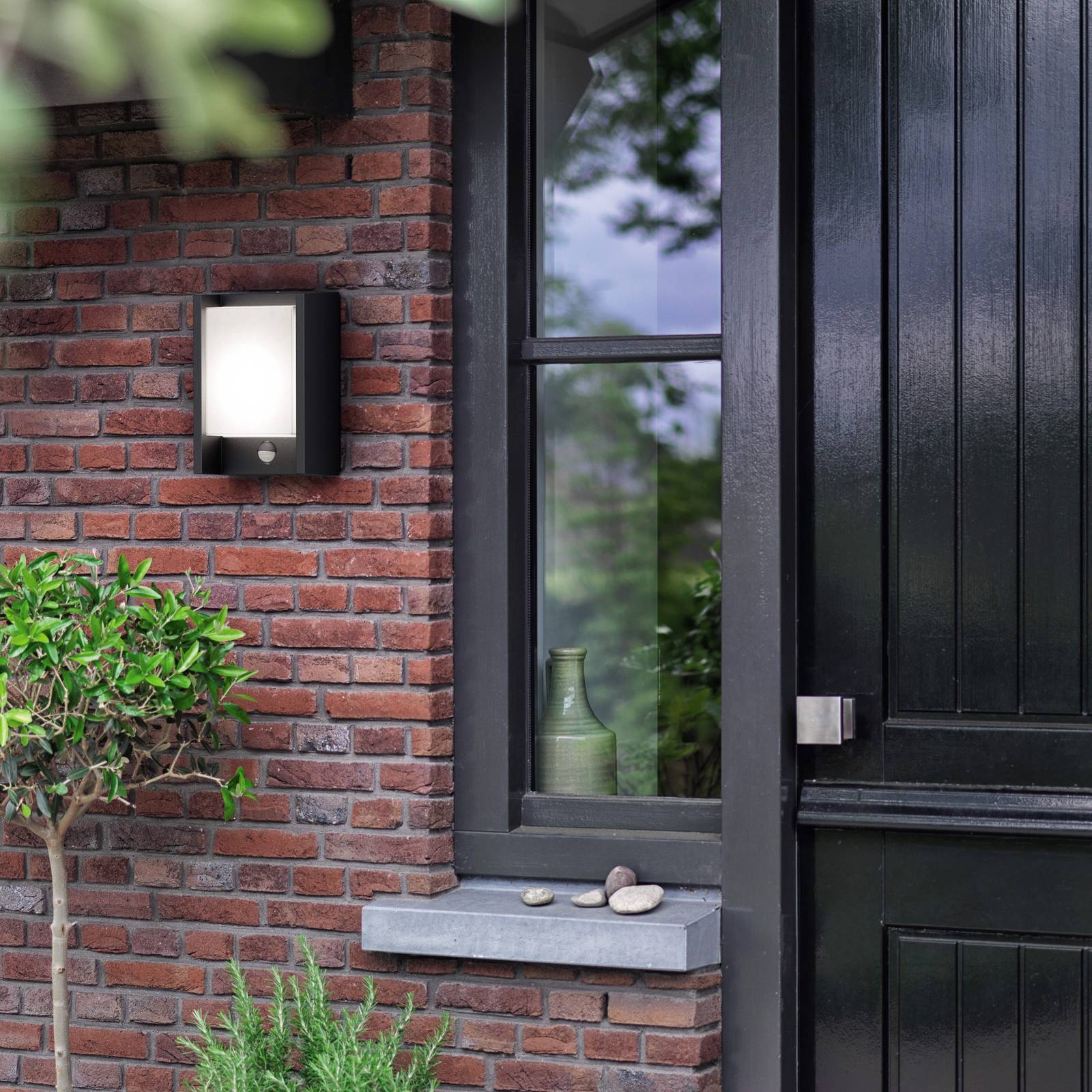 Philips Kinkiet zewnętrzny LED z czujnikiem Arbour UE, czarny, aluminium, nowoczesny