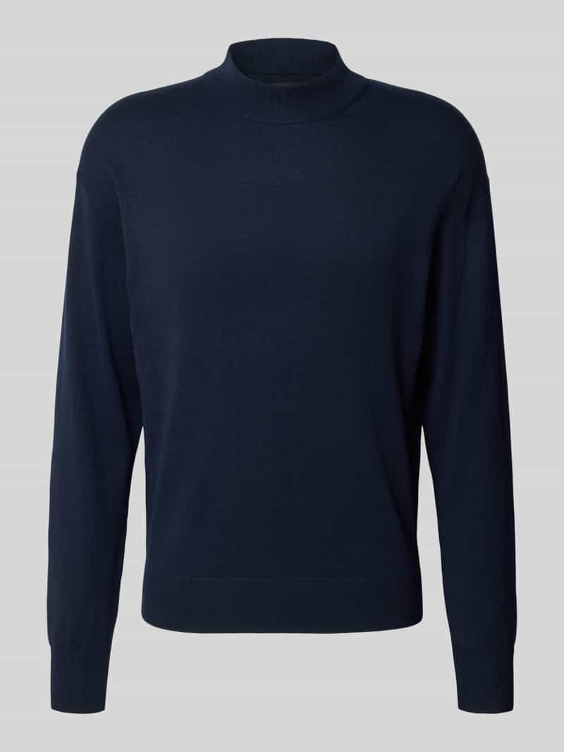Sweter z dzianiny z prążkowanymi wykończeniami