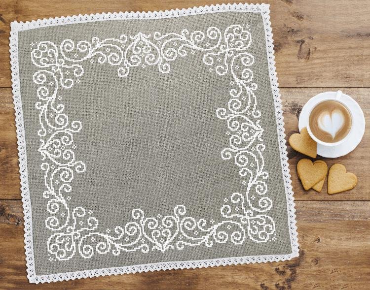 Haft krzyżykowy - Zestaw do haftu - Serwetka lniana z arabeską