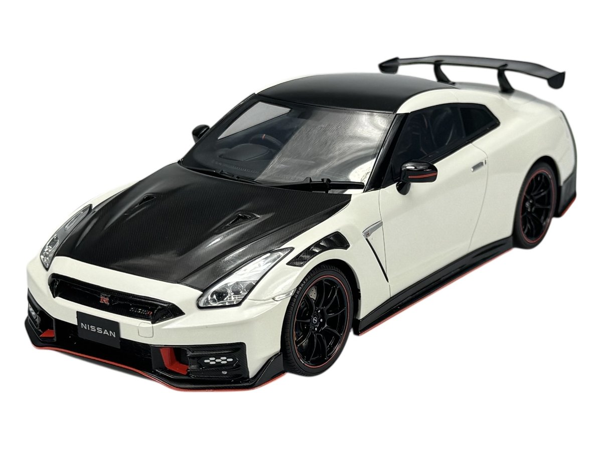 KYOSHO 2024 NISSAN GT-R NISMO BIAŁY 1:18 KSR18061W
