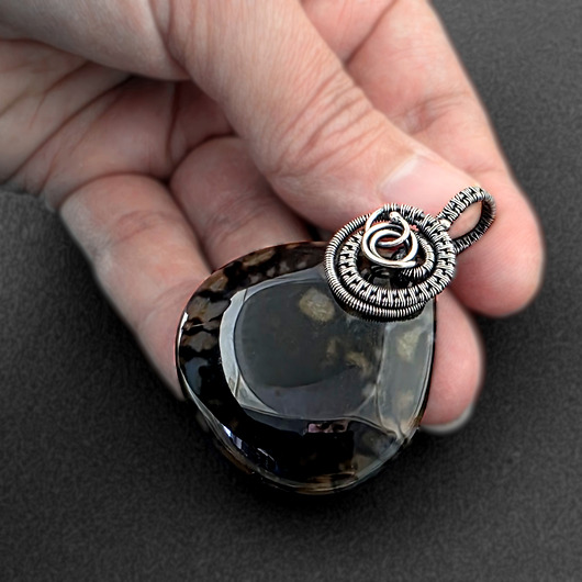 Sia - wisiorek z agatem mszystym i oksydowanym srebrem, wire wrapping
