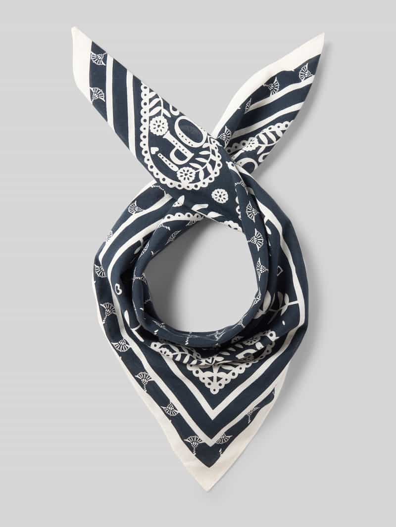 Chusta z detalem z logo