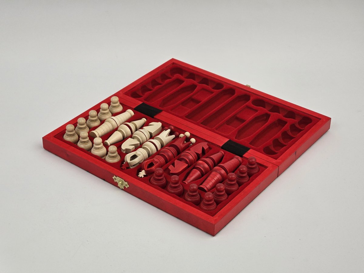 CZERWONE Szachy drewniane Królewskie 31x31 we wkładce PRODUCENT