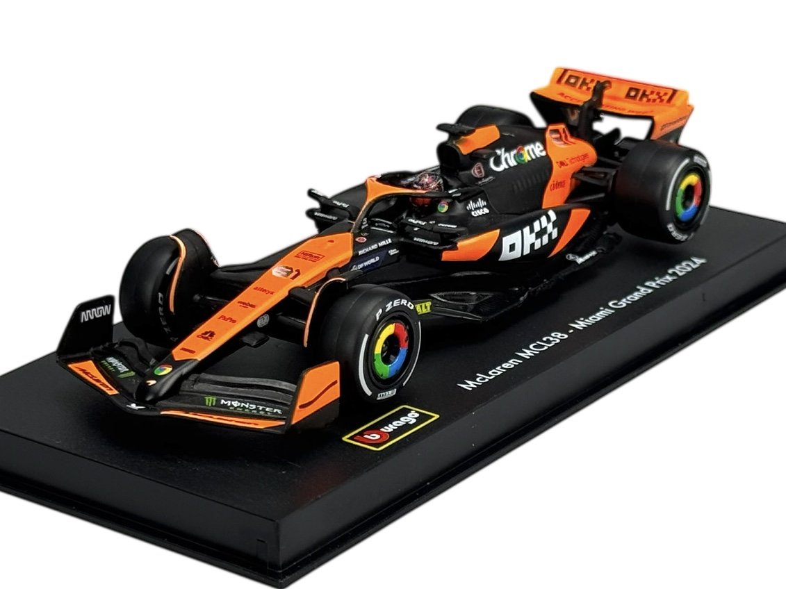 BBURAGO McLAREN FORMULA 1 TEAM MCL38 GP MIAMI #81 OSCAR PIASTRI Z GABLOTKĄ 38215 1:43