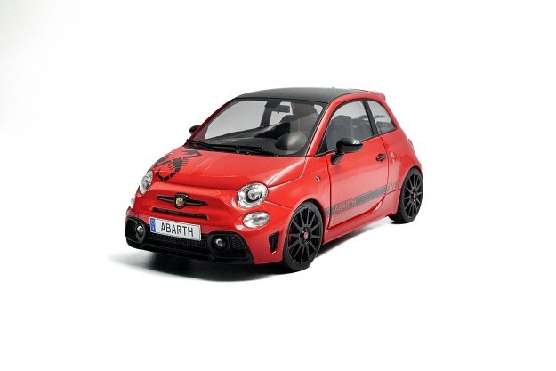 Solido Fiat F595 Abarth 2022 Maranello Red 1:18 1811305