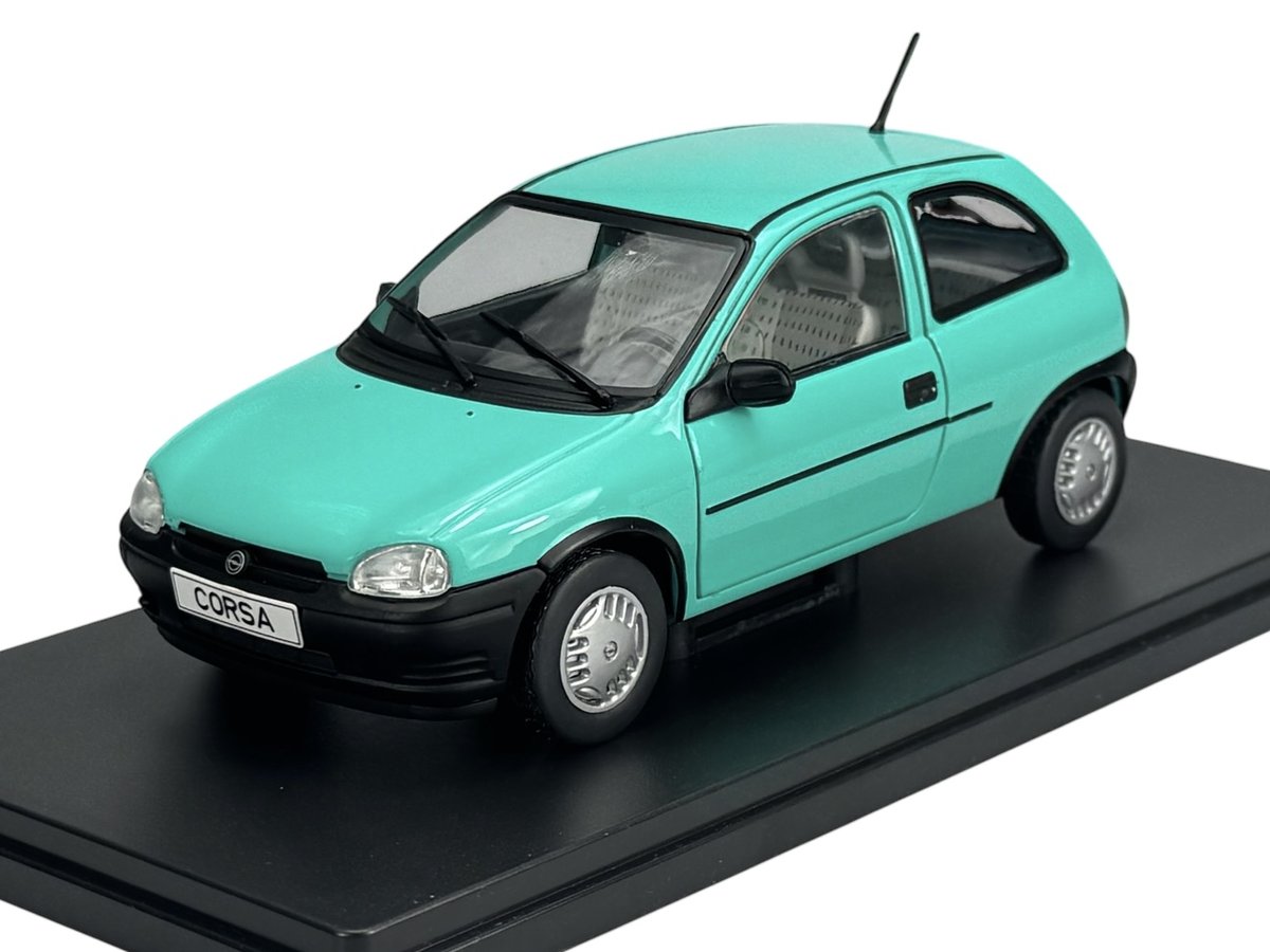 WHITEBOX OPEL CORSA B NIEBIESKI 1:24 124226