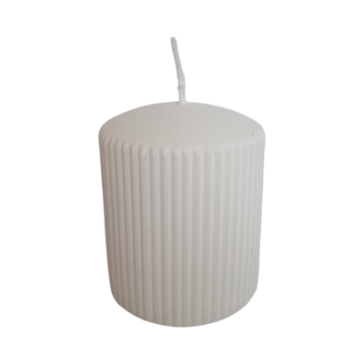 Świeca ryflowana lakierowana Satana 6 x 11,5 cm biała