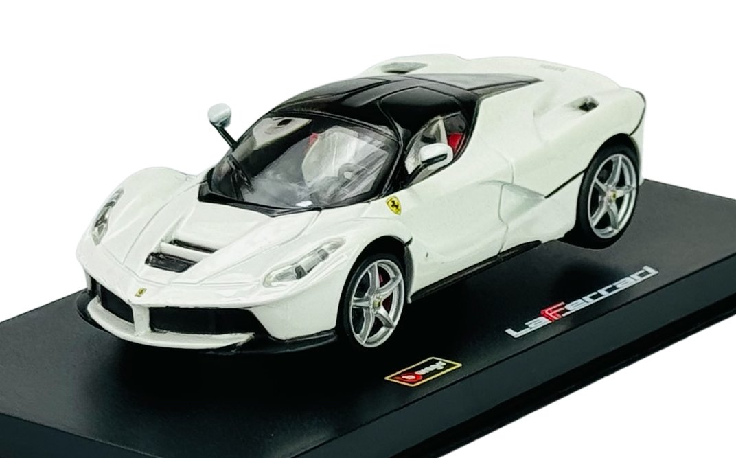 BBURAGO FERRARI LAFERRARI SIGNATURE SERIES BIAŁY 1:43 36902 + GABLOTKA