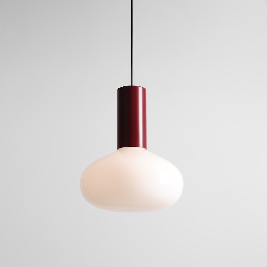 Lampa wisząca Flo Ruby 26 z mlecznym, dmuchanym kloszem E14