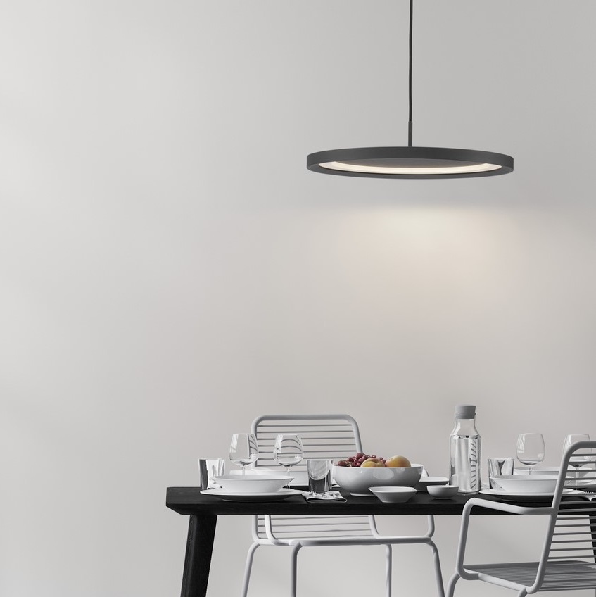 Lampa wisząca LED Neru w kolorze czarnym – płaski model nad stół