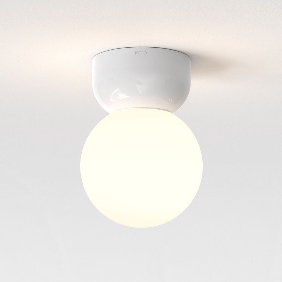 Biała mała lampa sufitowa Lyra 140 o klasie szczelności IP44