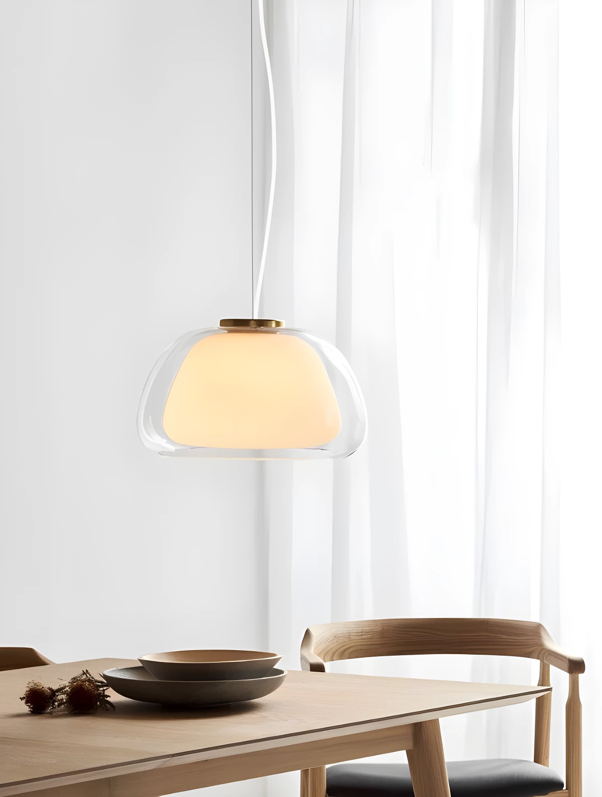 Lampa wisząca Jelly nad stół w stylowej jadalni