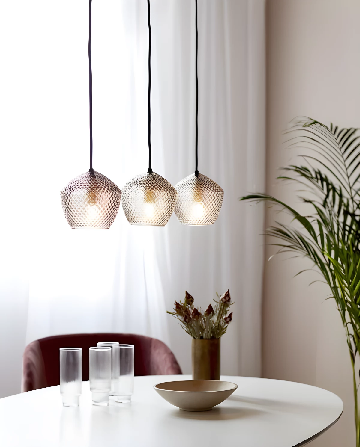 Lampa wisząca Orbiform nad stół do sali konferencyjnej