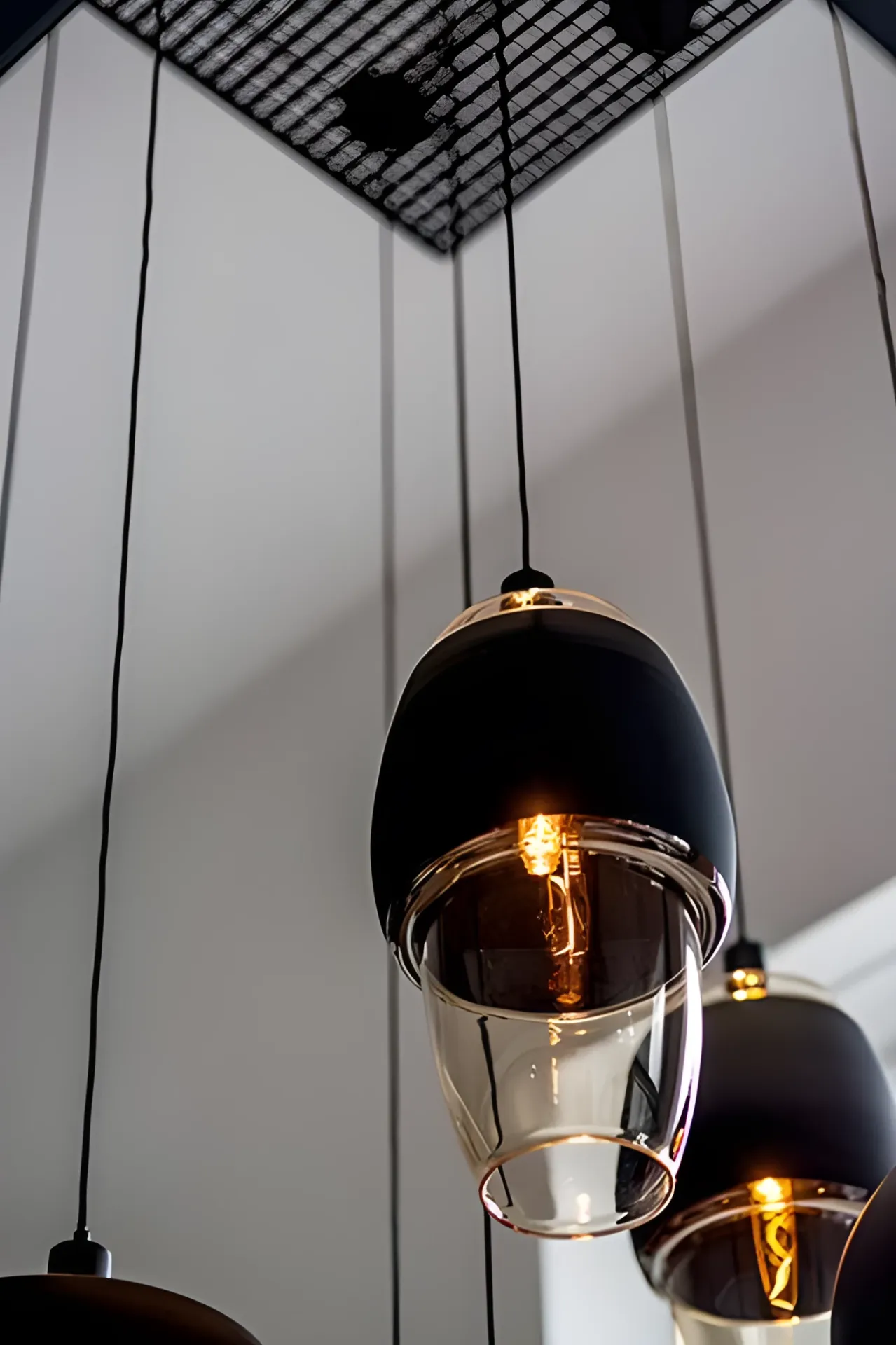 Czarna lampa wisząca Ariel Long - ozdobna do salonu nad stół