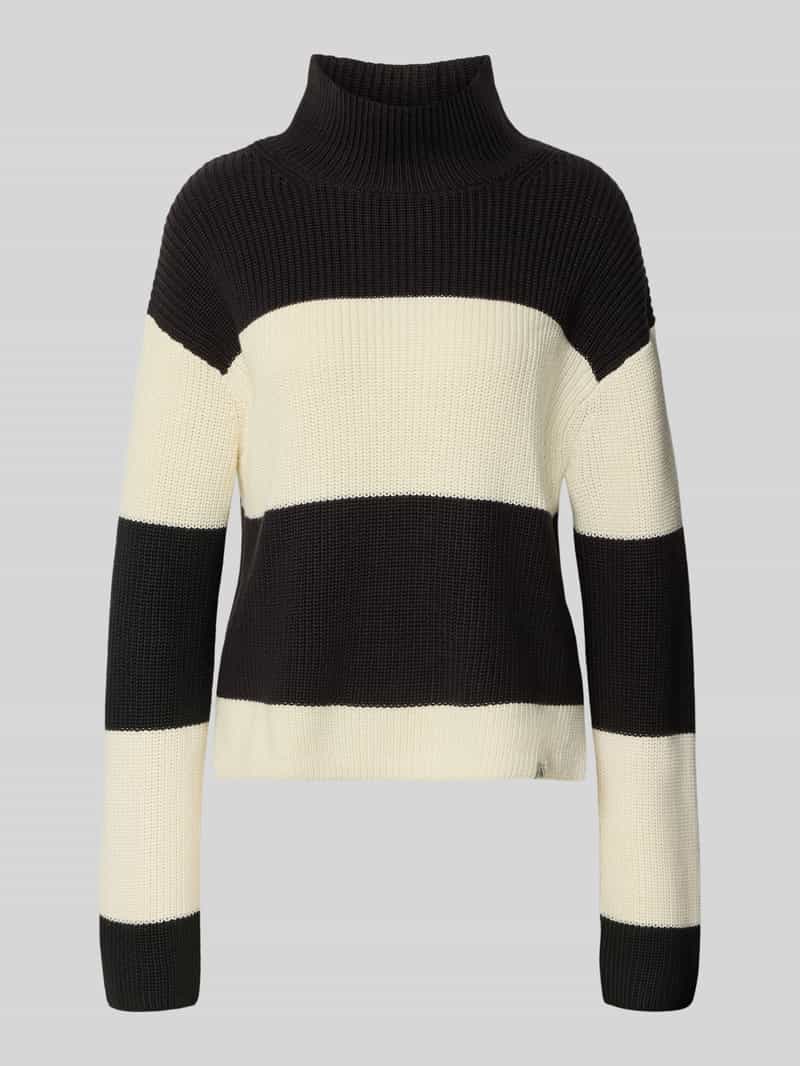 Sweter z dzianiny z golfem