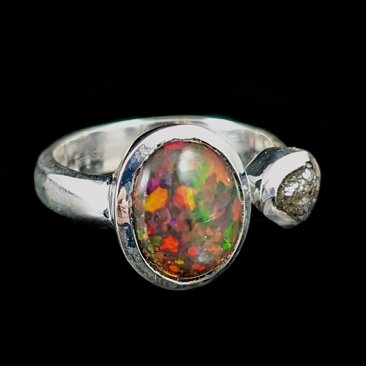 Pierścionek czarny opal i diament
