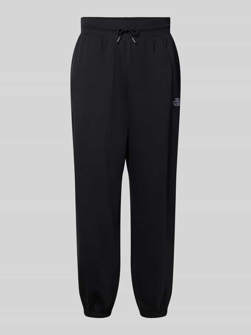 Spodnie dresowe o kroju regular fit z wyhaftowanym logo