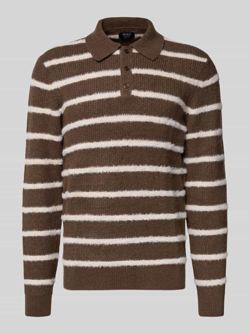 Sweter z dzianiny z kołnierzykiem typu kent