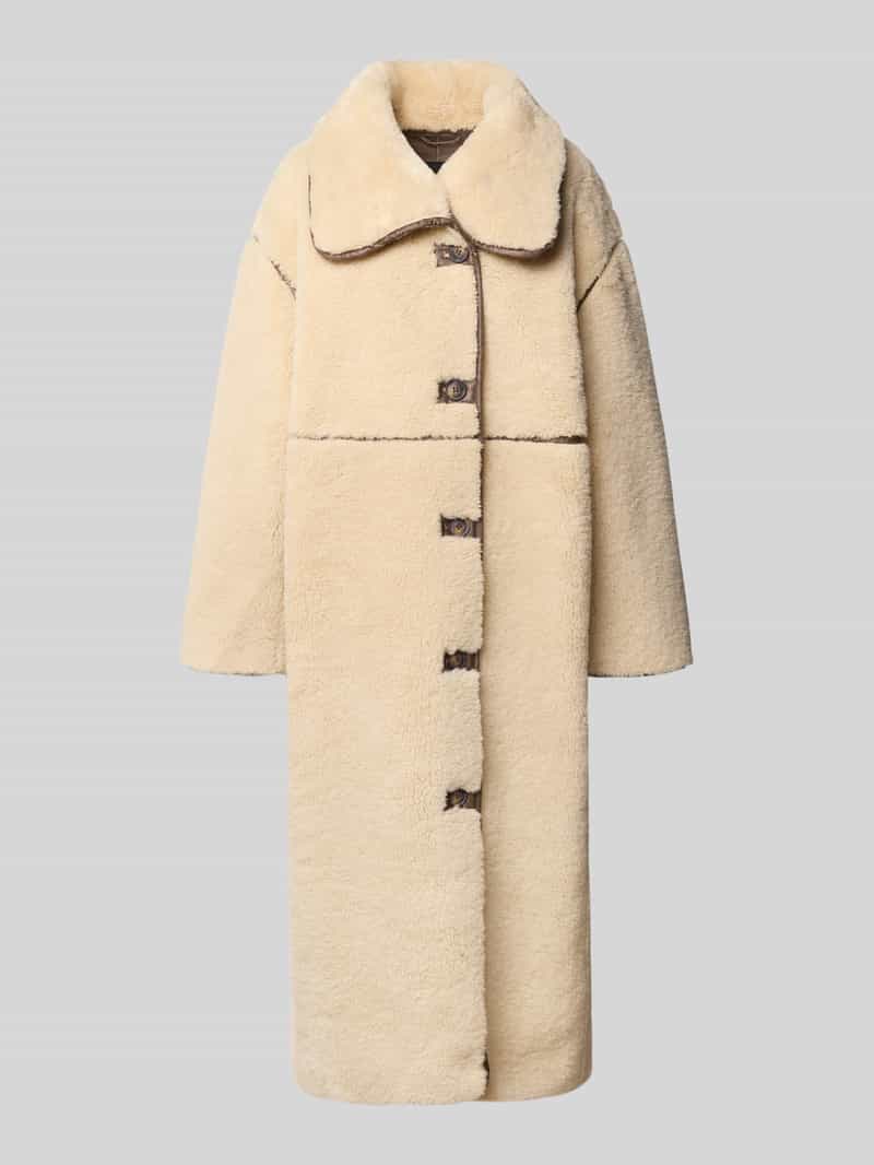 Płaszcz z obszyciem ze sztucznego futra