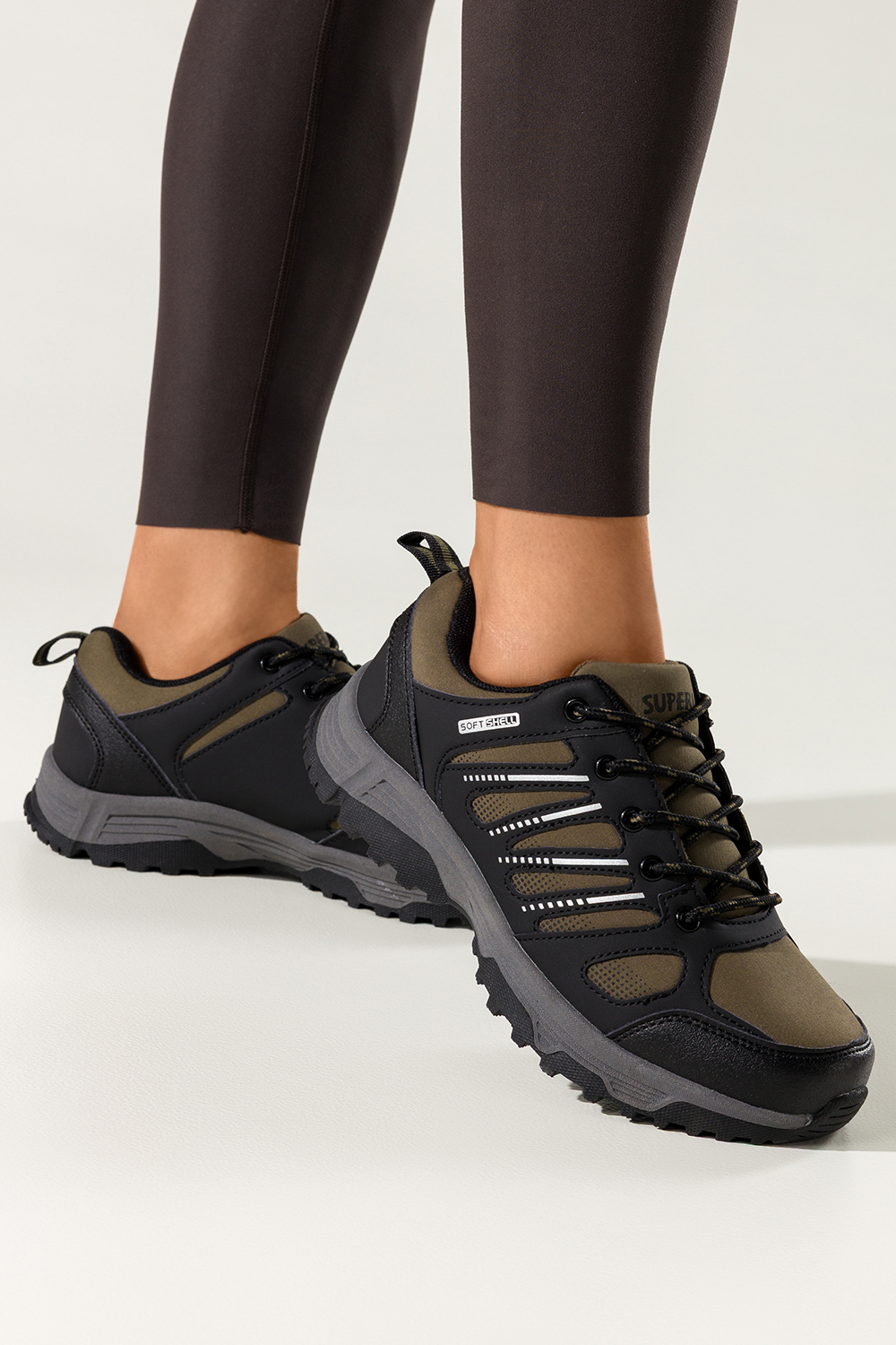 Zielone buty trekkingowe damskie buty sportowe softshell na bieżnikowanej podeszwie sznurowane czarne wstawki Carla 1540