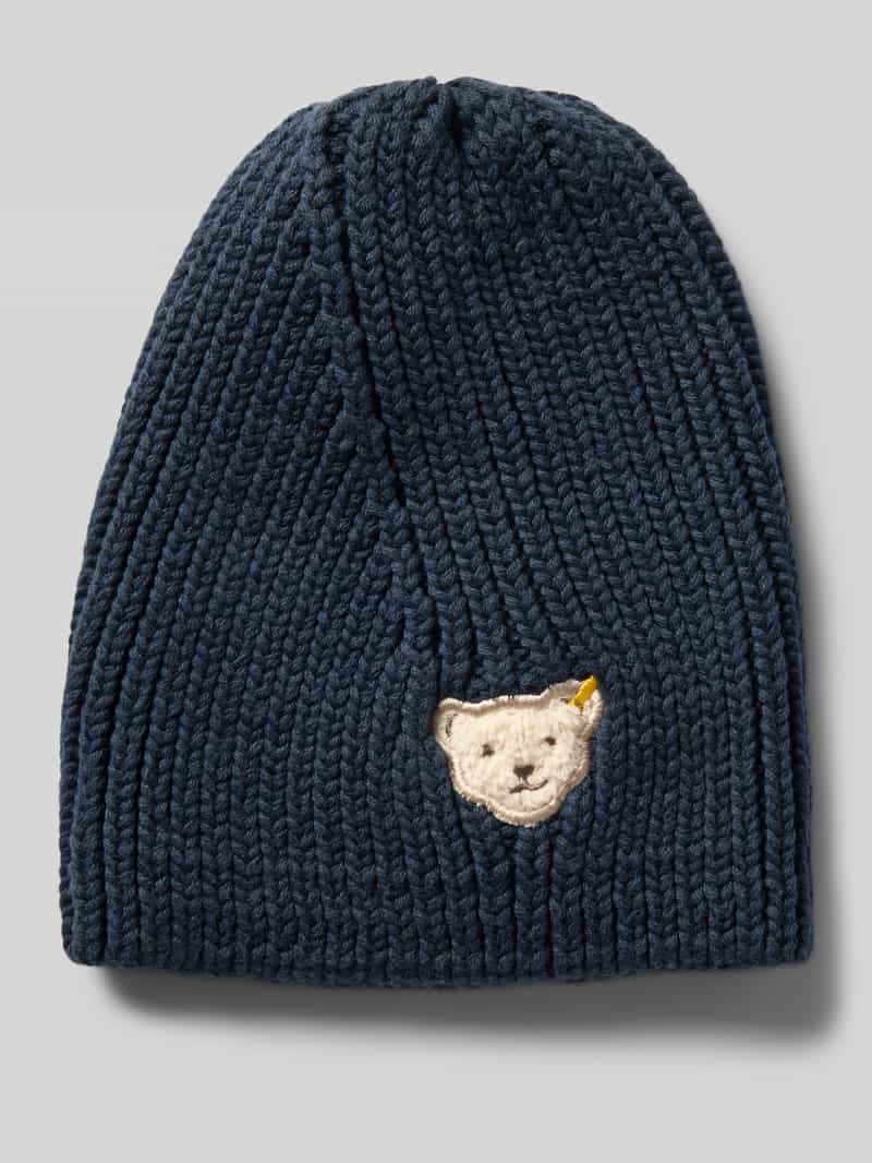 Czapka z dzianiny z wyhaftowanym motywem