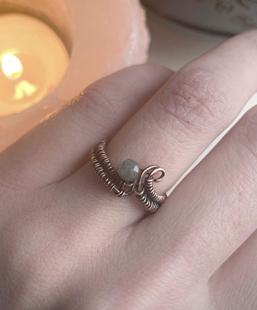 Miedziany pierścionek regulowany z kamieniem naturalnym