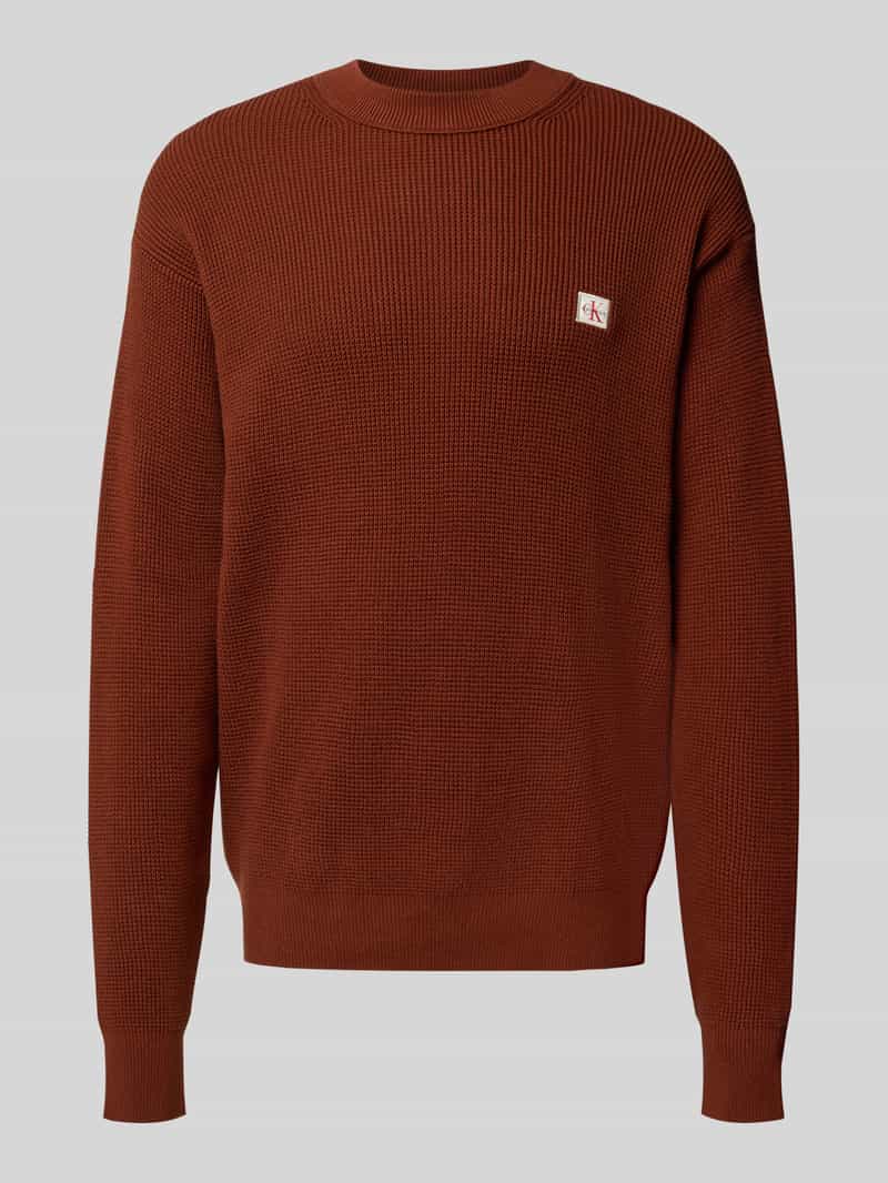 Sweter z dzianiny z naszywką z logo