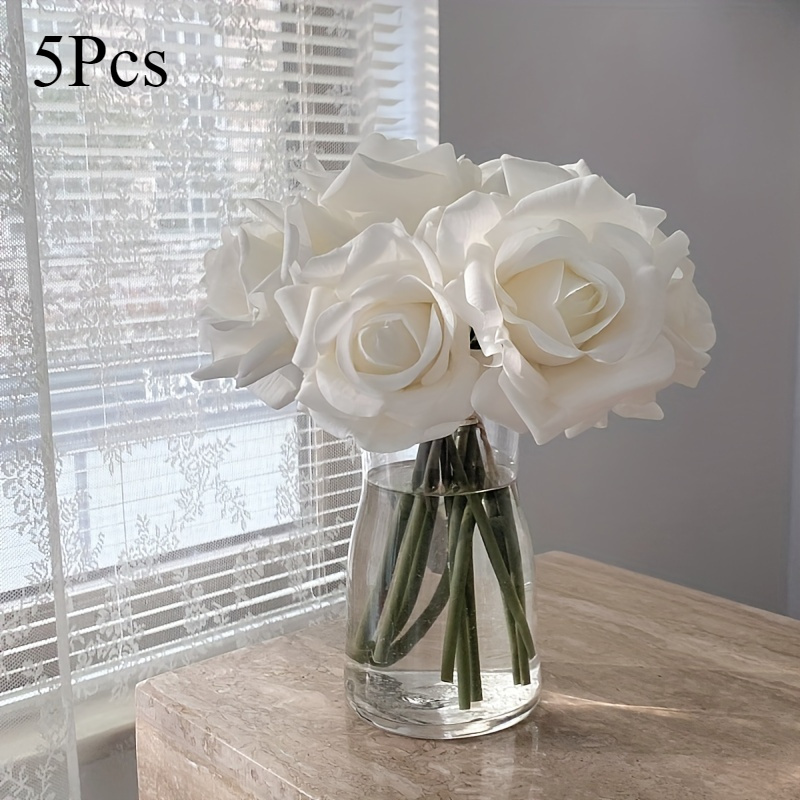 TEMU 5 szt. Realistyczne sztuczne róże z realnym dotykiem, białe fałszywe kwiaty do dekoracji wnętrz, stołu w salonie, sezonowa dekoracja wiosenna,