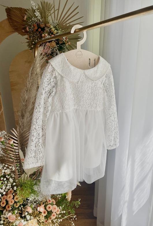 Elegancka sukienka ANETTE z tiulem długi rękaw biały