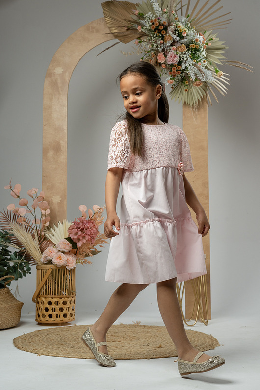 Sukienka IRIDIANA z koronką krótki rękaw róż