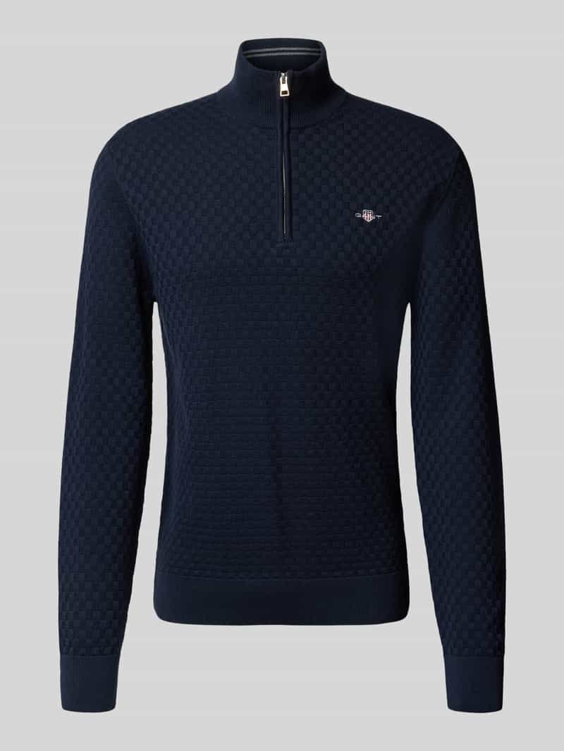 Sweter z dzianiny z wyhaftowanym logo