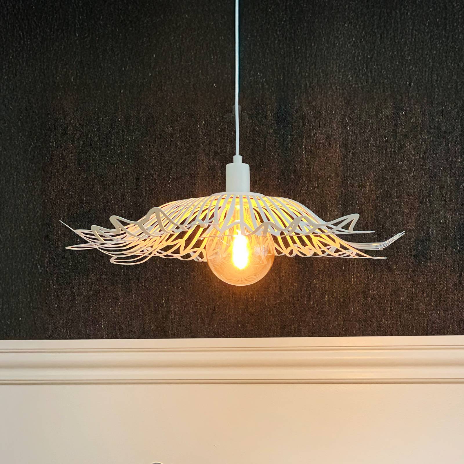 Dyberg Larsen Lampa wisząca designerska Flora, możliwość ściemniania, biały / opal, salon / jadalnia, metal, design