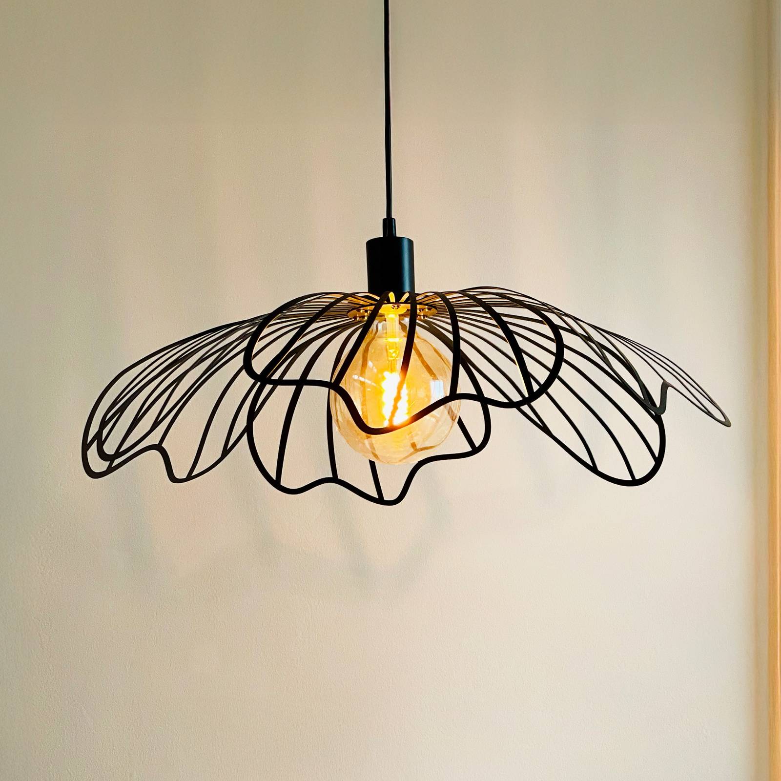 Dyberg Larsen Lampa wisząca designerska Blumen, możliwość ściemniania, czarny, salon / jadalnia, metal, design