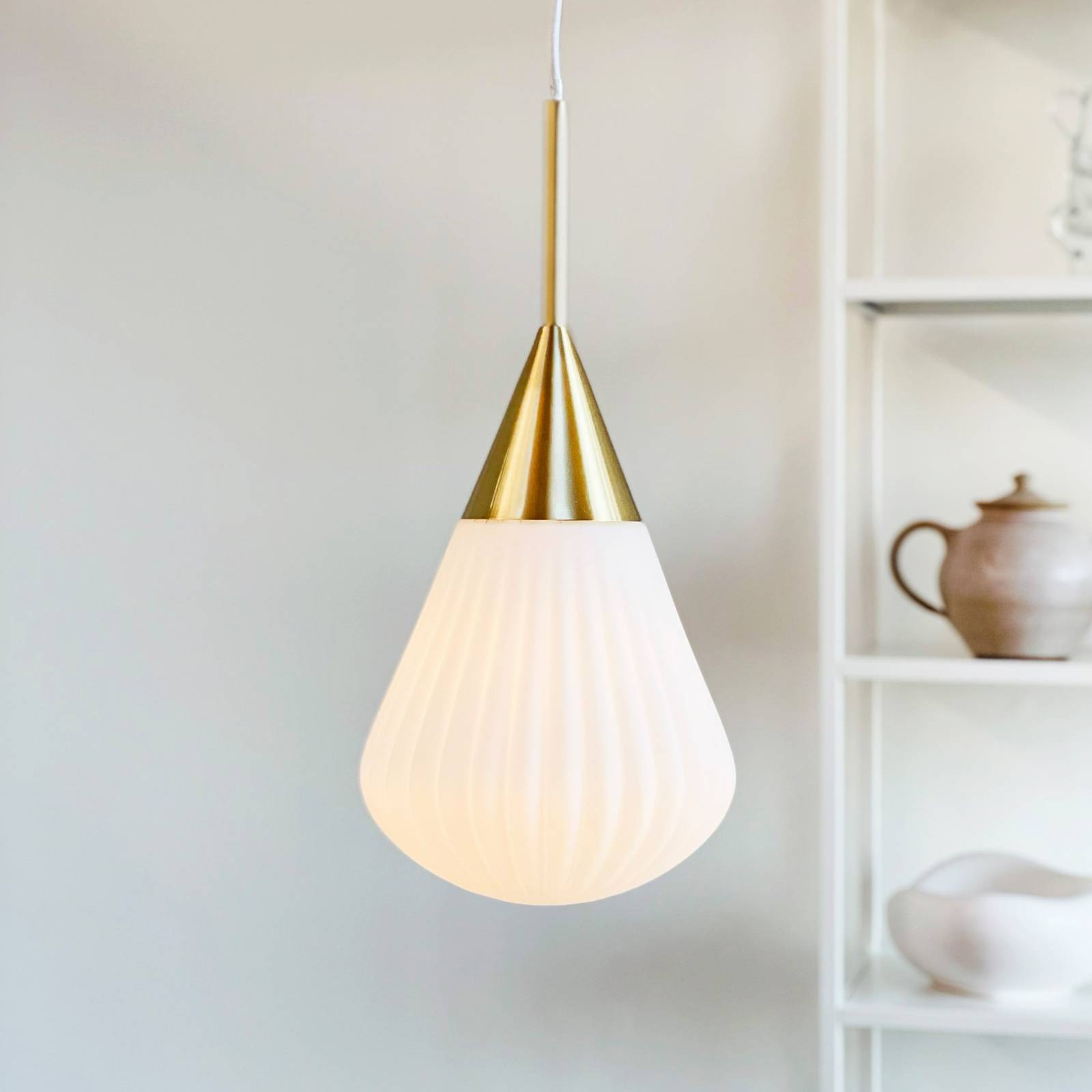 Dyberg Larsen Lampa wisząca designerska Ballon, możliwość ściemniania, biały / opal, salon / jadalnia, szkło, design